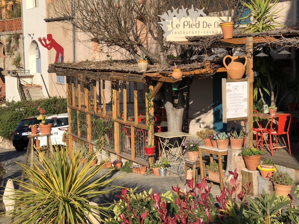 Le Castellet. "Le Pied de Nez": cool, bio, nature. - Table libre
